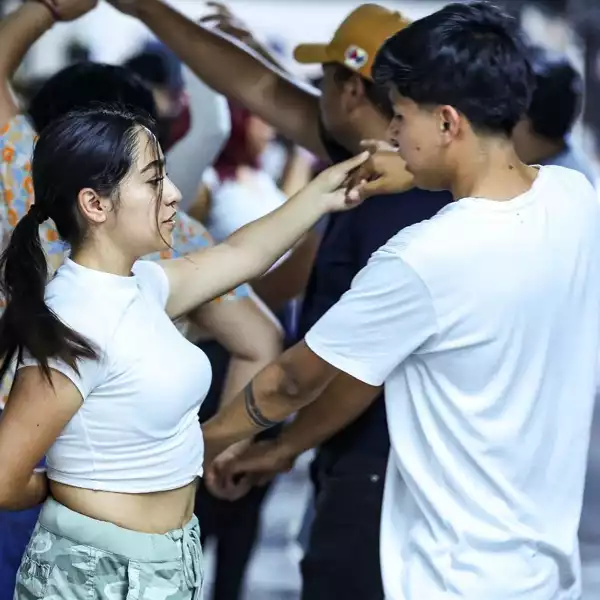 Le ponen ritmo al son de bachata y salsa