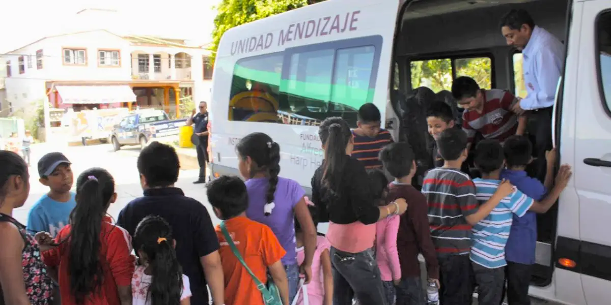 Llevan ciencia a niños de zonas marginadas