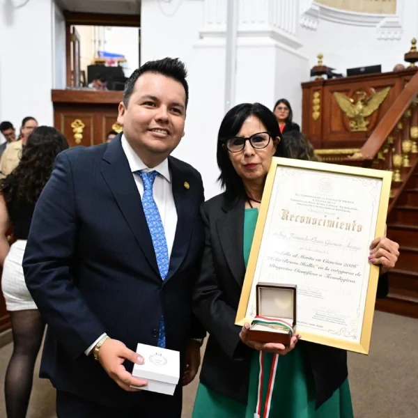 Triunfa en Corea y recibe la medalla “Helia Bravo Hollis” 2026