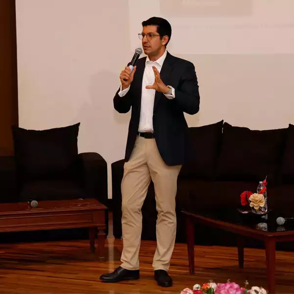 Reflexionan sobre calidad de planes educativos