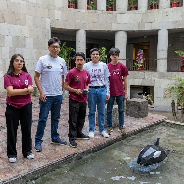 Apuesta CECyT 10 a vehículo acuático para limpiar agua