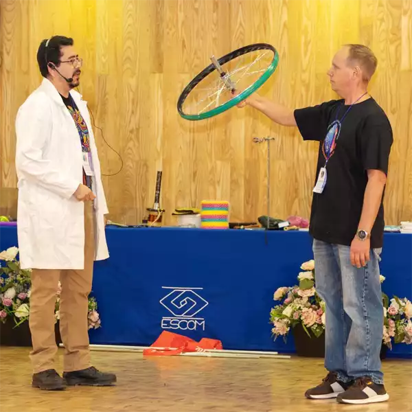 “El circo de la física”; la ciencia también divierte