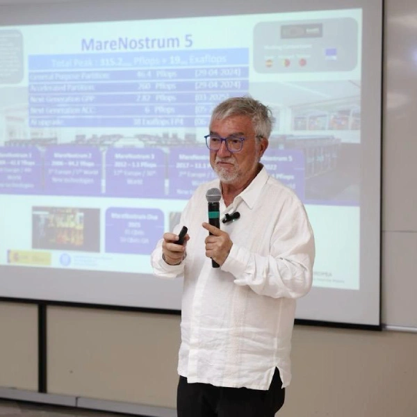 Director del Centro de Supercómputo destaca autonomía tecnológica