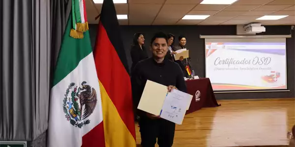 Certifica Cenlex avances en el dominio de alemán