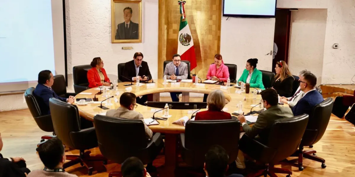 Destaca Programa de Formación de líderes en el extranjero