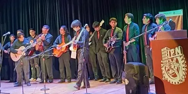 Derrochan talento en concurso de rondallas