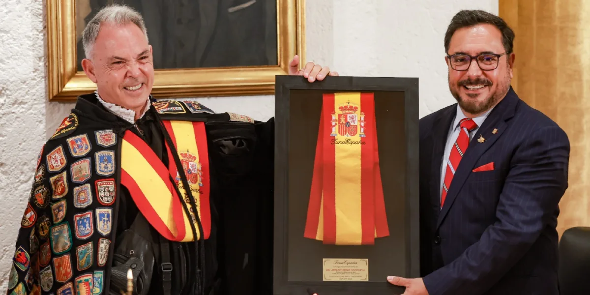 Recibe IPN Insignia de Oro de Tuna España