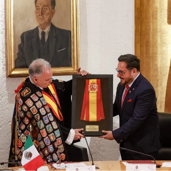Recibe IPN Insignia de Oro de Tuna España
