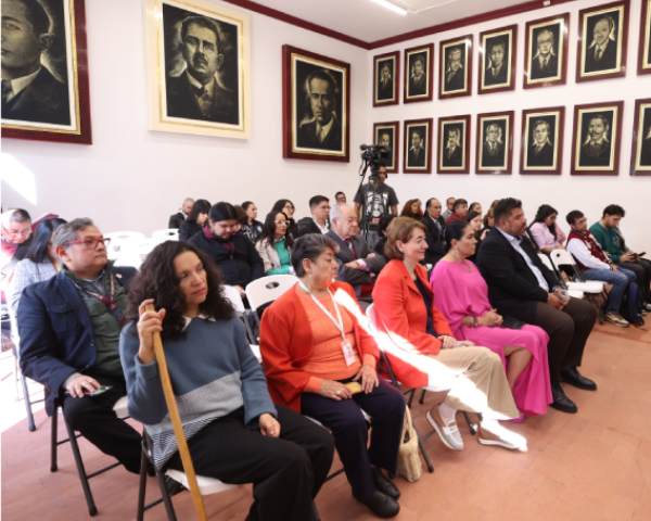 Inauguran diplomado “Guinda y blanco”