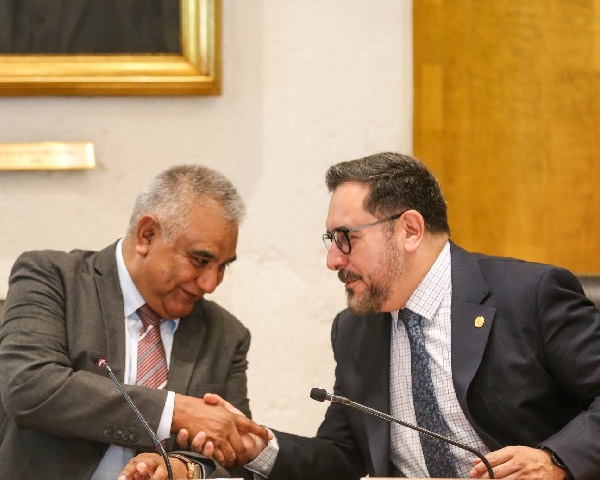 Reciben 33 académicos e investigadores Formato Único de Personal