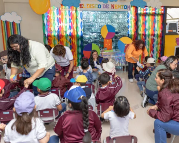 Mini laboratorio para niñas y niños busca incentivar vocaciones científicas 
