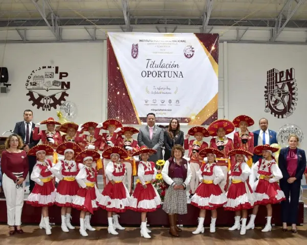 Por Titulación Oportuna expiden 63 títulos a egresados del CECyT 12