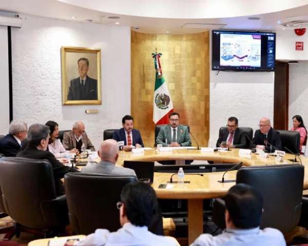Avala Comisión Interna informe de Autoevaluación de Gestión de Arturo Reyes Sandoval