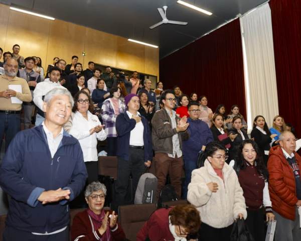 Capacitan a la comunidad en redacción de artículos científicos