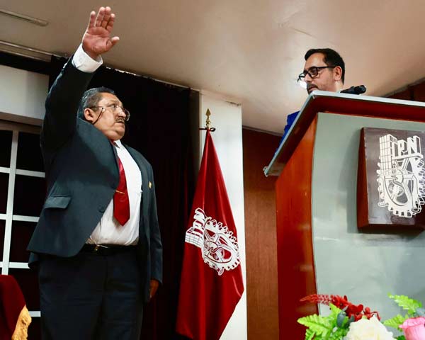 TOMAN PROTESTA A NUEVO DIRECTOR DEL CECYT 1