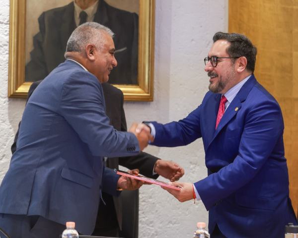 Recibe director del IPN pliego petitorio de la Sección 60 del SNTE