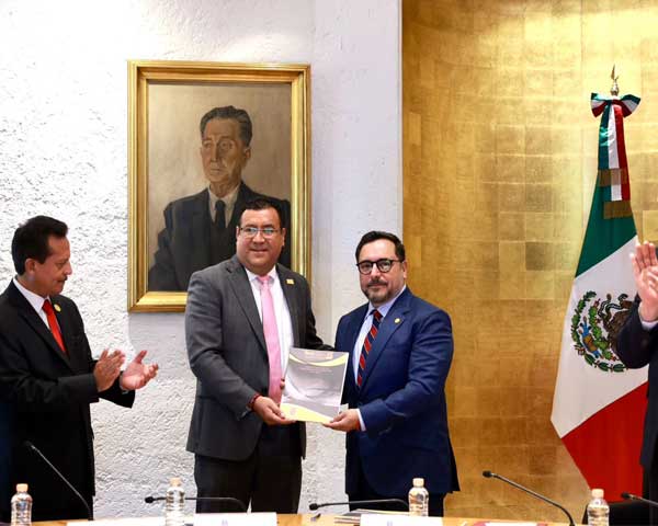 Recibe IPN Pliego General de Demandas de la Sección 11 del SNTE