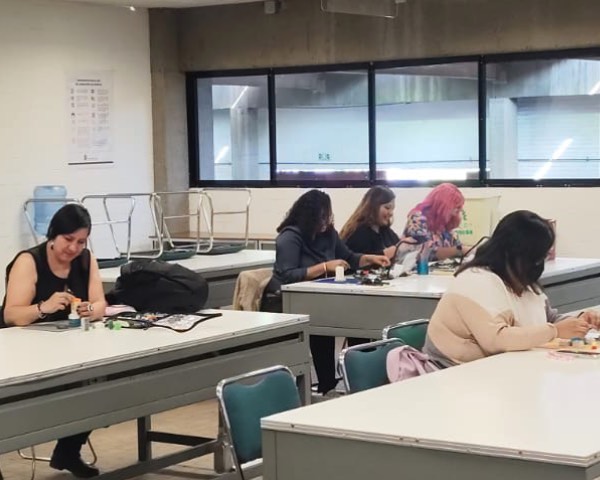 #11F UPIICSA imparte taller para impulsar a científicas