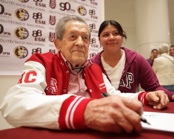 Con emotivo homenaje, la ESM honra el legado del coach Jacinto Licea