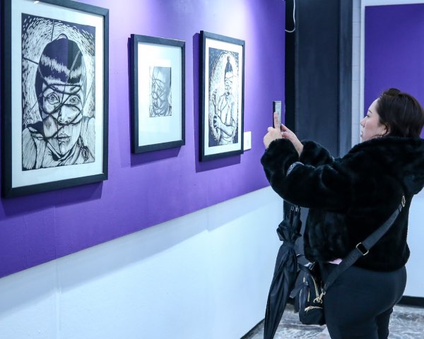 #8M Exponen en muestra gráfica situación de mujeres