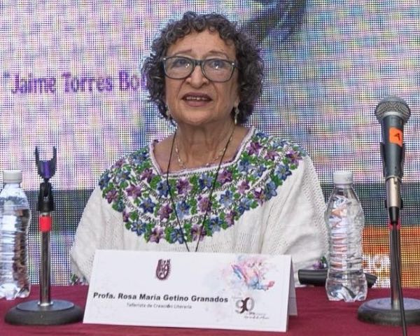 Reconocen trayectoria de más de dos décadas de la maestra Rosa María Getino
