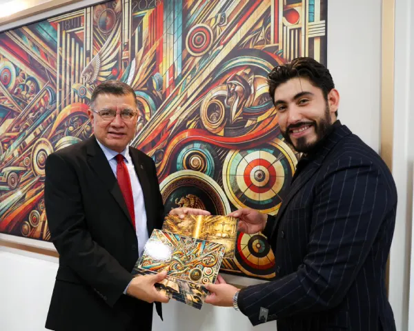 Obras de arte de egresado de ESIA brillan en El Salvador