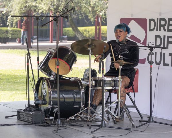 Realizan conversatorio “Maternidad en el movimiento punk”