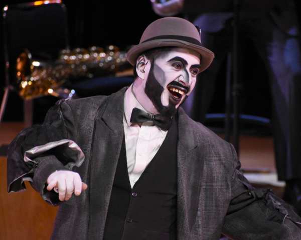 IPN celebra al teatro con la puesta en escena de la obra “Sombrilleros”