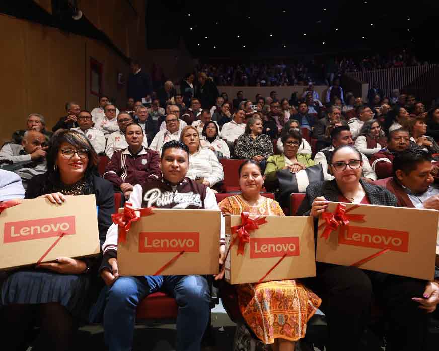 Casi mil docentes de la Sección 60 del SNTE estrenan laptops