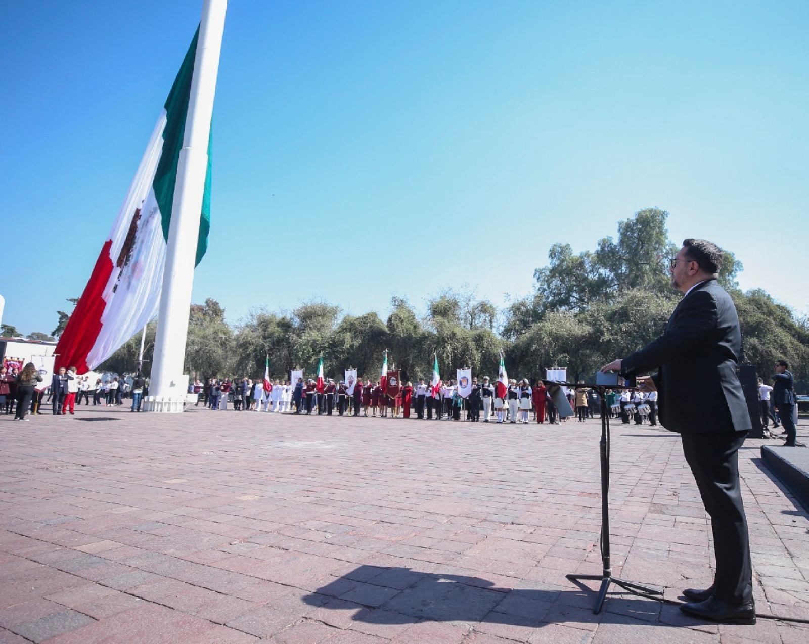 Celebra IPN Día de la Bandera