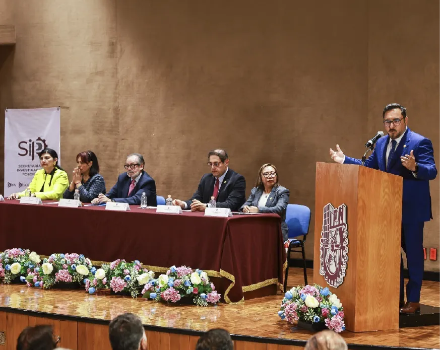 Analiza IPN fenómeno de la IA con la Universidad Internacional de la Rioja 