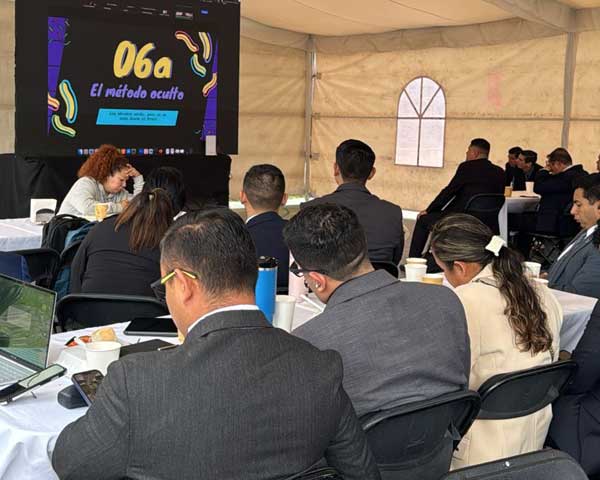 PONEN A PRUEBA TALENTO Y HABILIDADES EN HACKMEX IPN