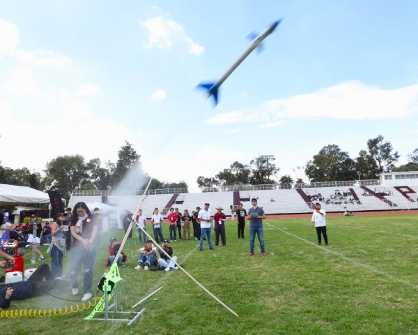 Brillan habilidades aeronáuticas en el Hidrochallenge 2025