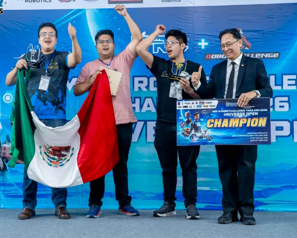 Brillan politécnicos en competencia de robótica en Bangkok