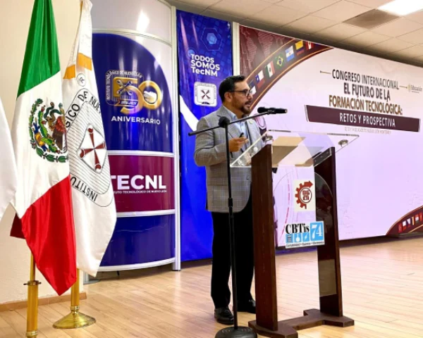 Participa Reyes Sandoval en Congreso Internacional de la DGETI